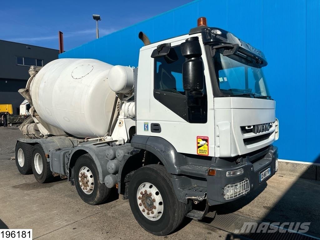 Iveco Trakker 8x4, Baruval 9m3, Manual transmission Betonvedēji