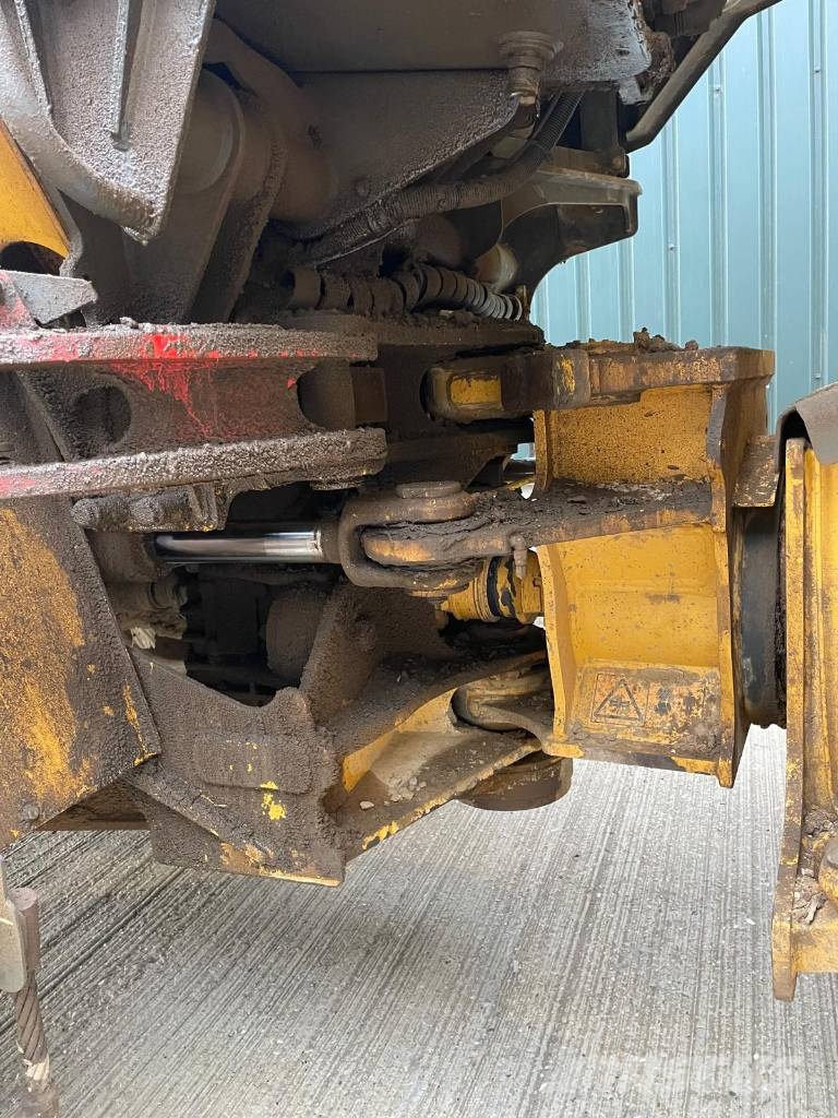 Bell B 30 E Dumper - Knickgelenk