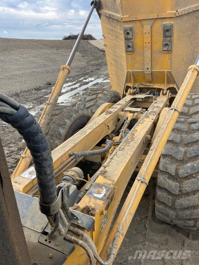 Bell B 30 E Dumper - Knickgelenk