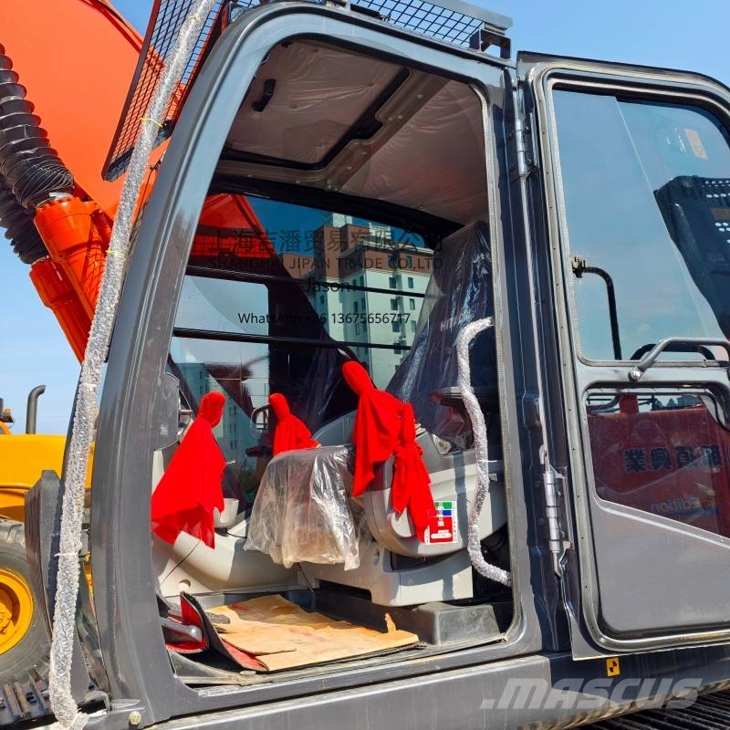 Hitachi ZX 200 Kāpurķēžu ekskavatori