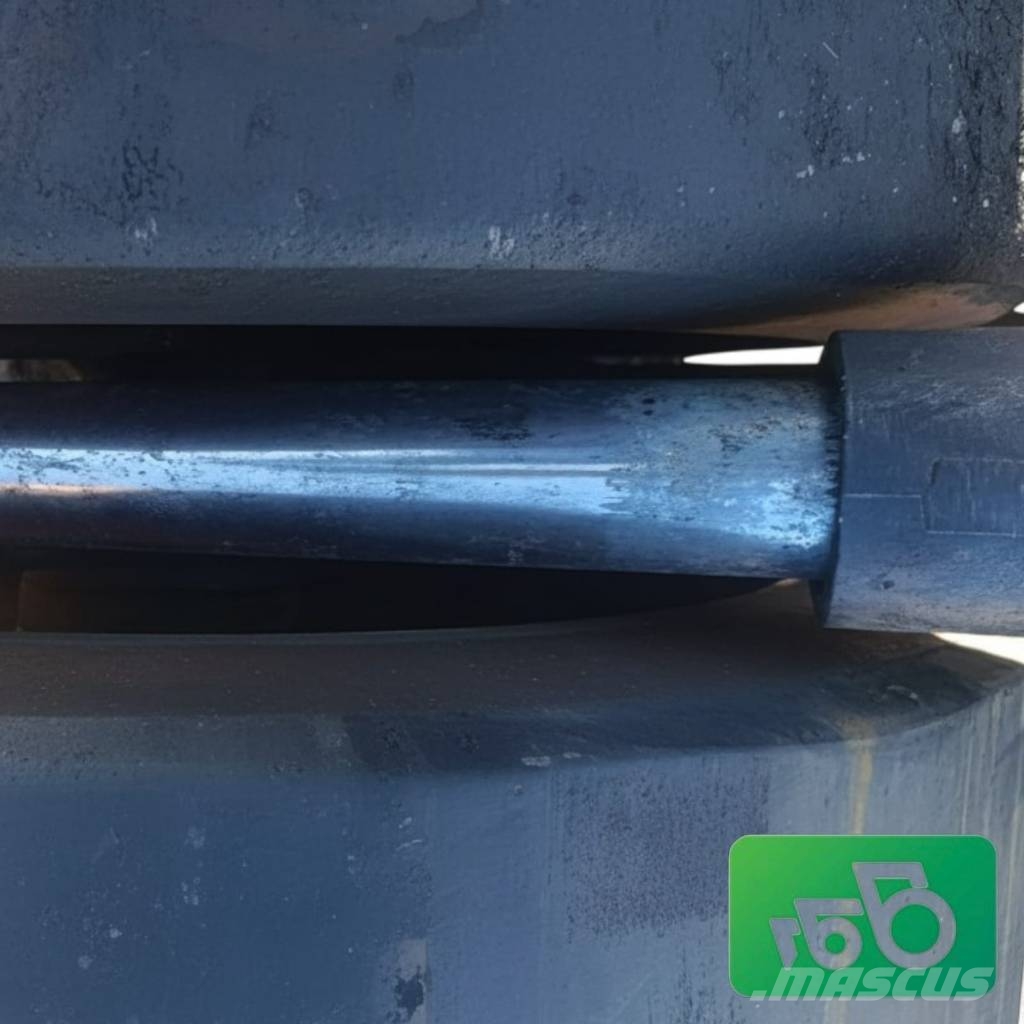 Fendt 943 MT Ballast Roller Track Idler AGCO 580851D1 الشاسيه والتعليق