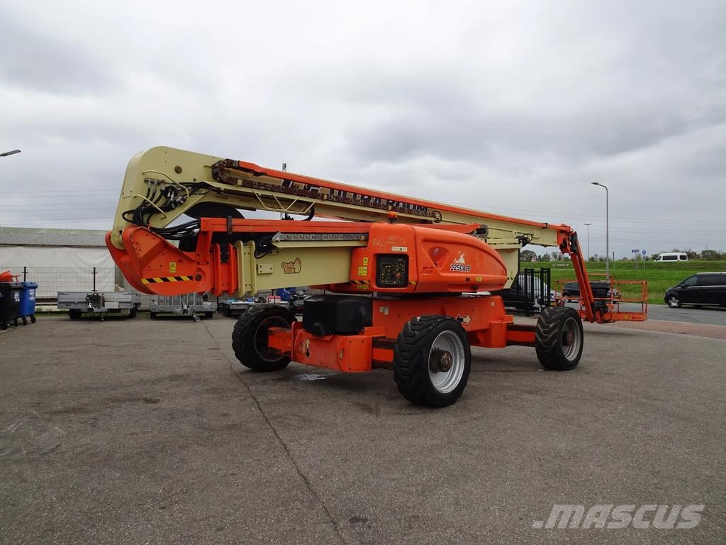 JLG 1250AJP Gelenkteleskoparbeitsbühnen