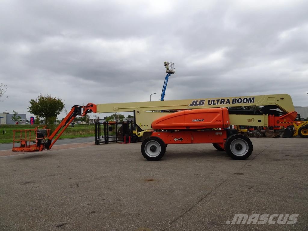 JLG 1250AJP Gelenkteleskoparbeitsbühnen