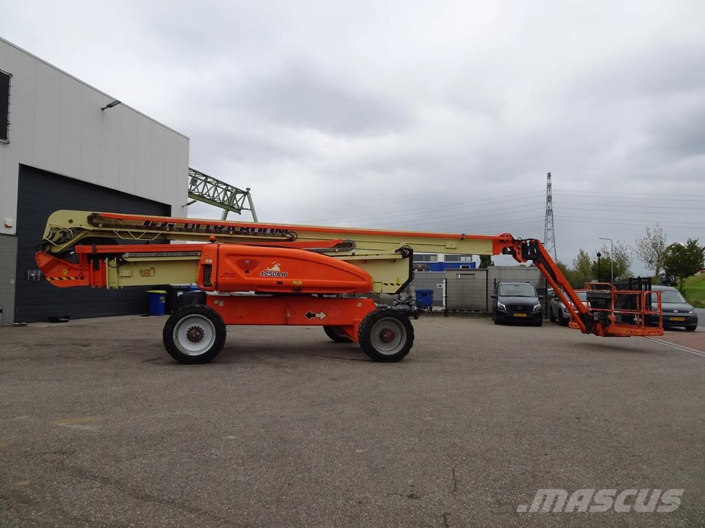 JLG 1250AJP Gelenkteleskoparbeitsbühnen