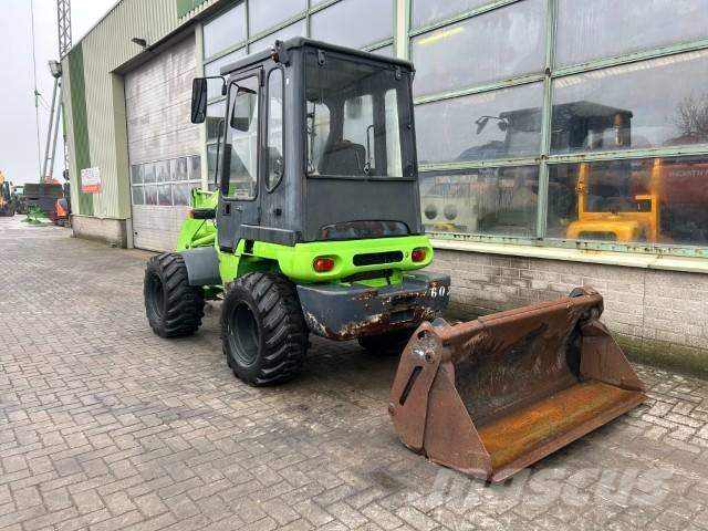 Kubota R 520 A Iekrāvēji uz riteņiem