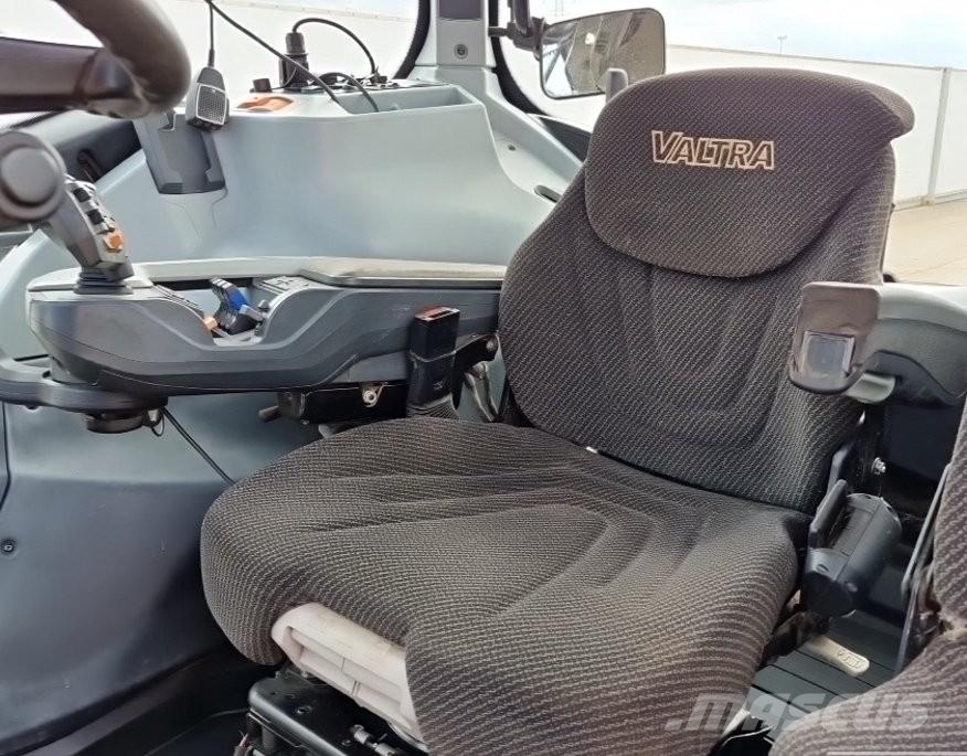 Valtra T235 TULOSSA KÄRSÄMÄKI Traktoren
