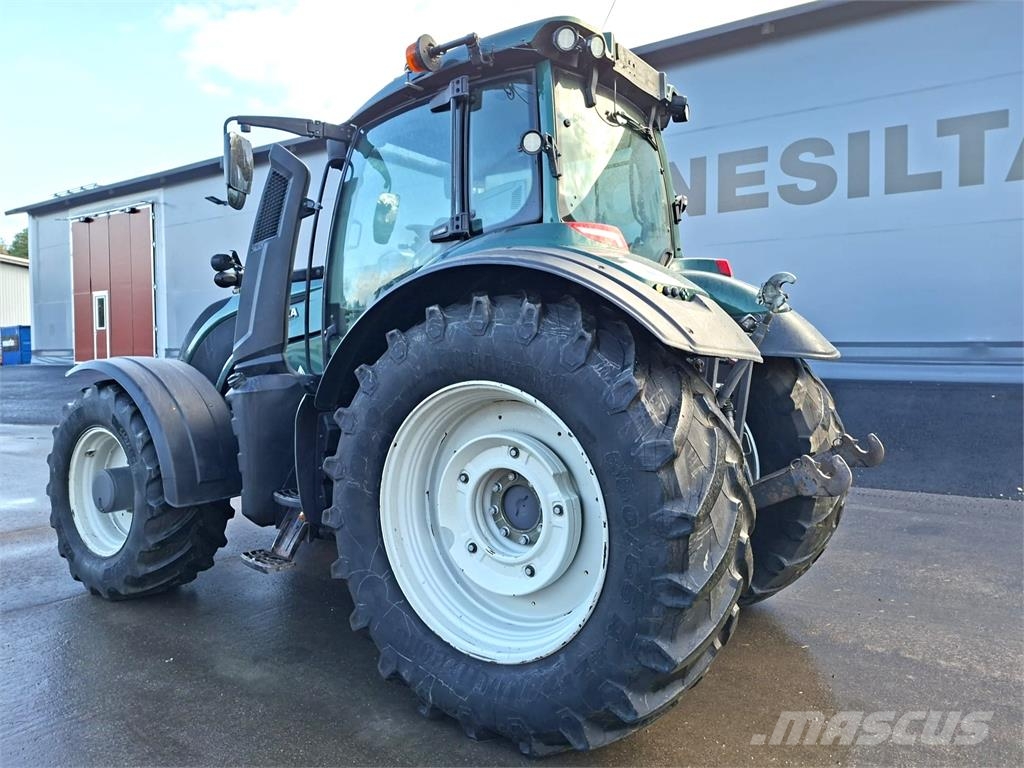 Valtra T235 VERSU Traktorer