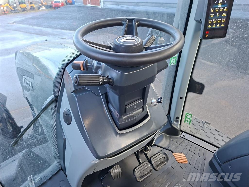 Valtra T235 VERSU Traktorer