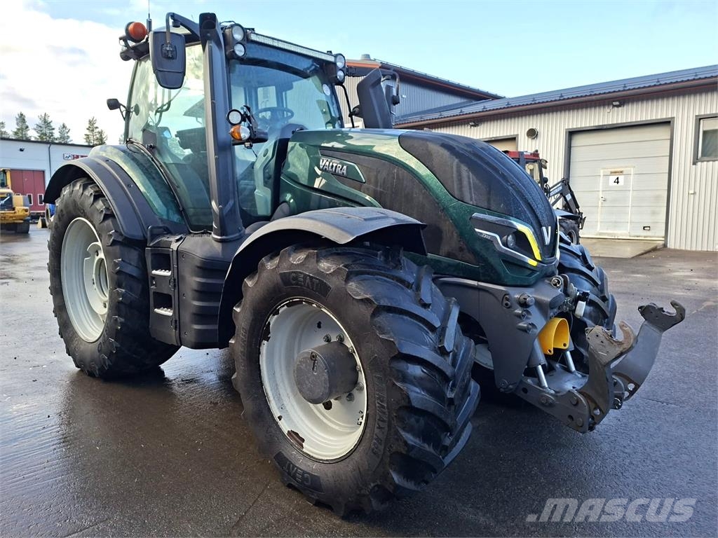 Valtra T235 VERSU Traktorer
