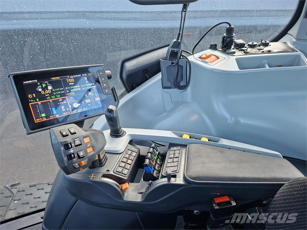 Valtra T235 VERSU Traktorer