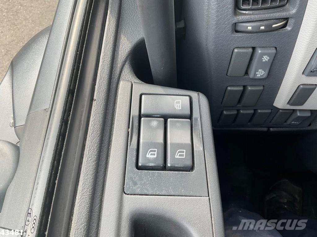 Volvo FL 250 Euro 6 met Dhollandia laadklep Bakwagens met gesloten opbouw