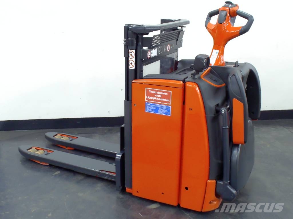 Linde D 12 Deichselstapler