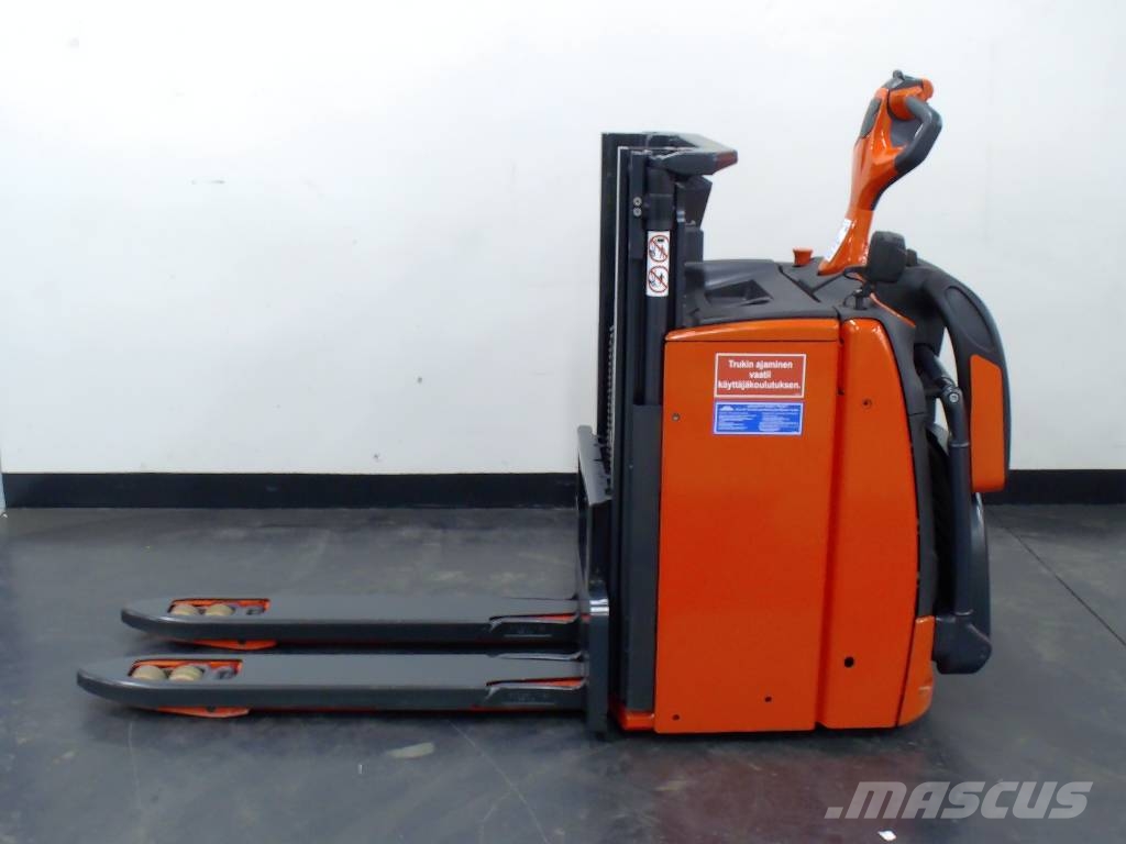 Linde D 12 Deichselstapler