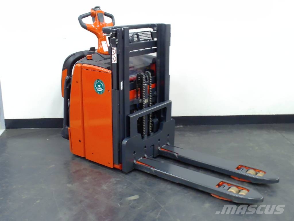 Linde D 12 Deichselstapler