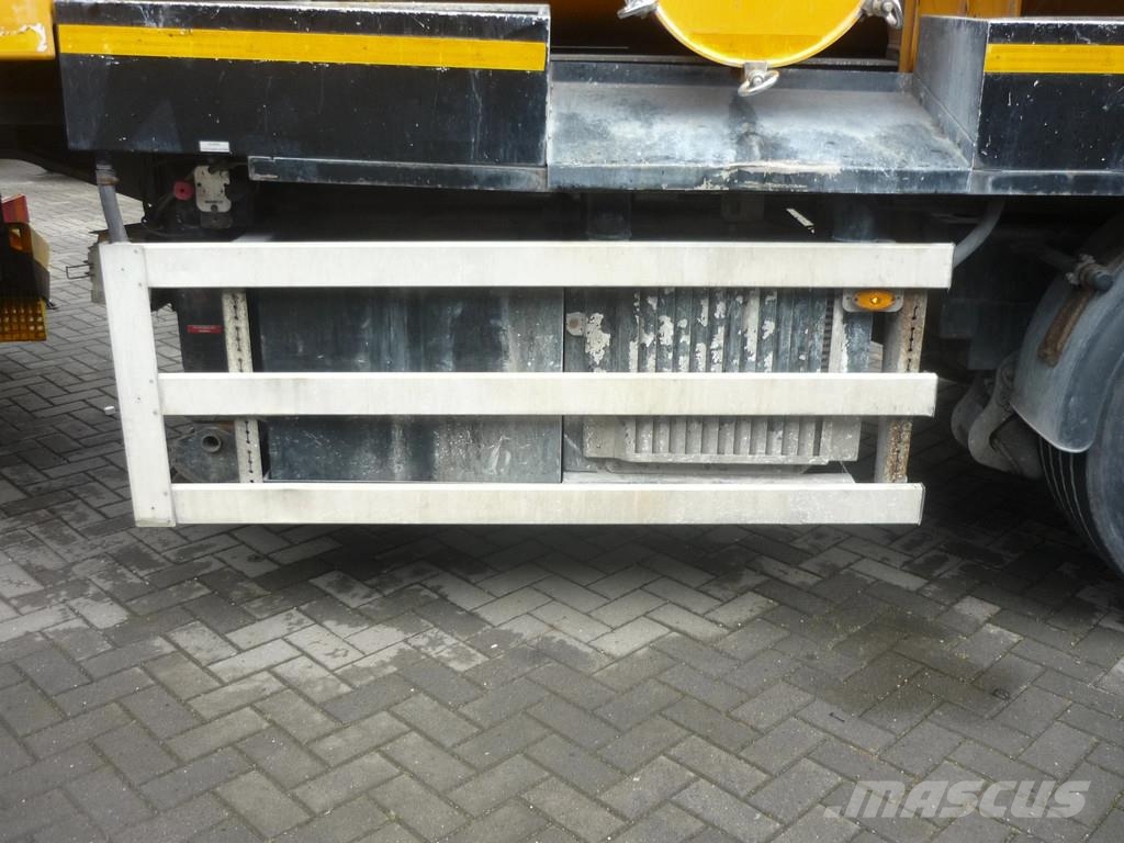 Renders ROC 16.30 Droge stoffen oplegger Met DAF XF Tankopleggers