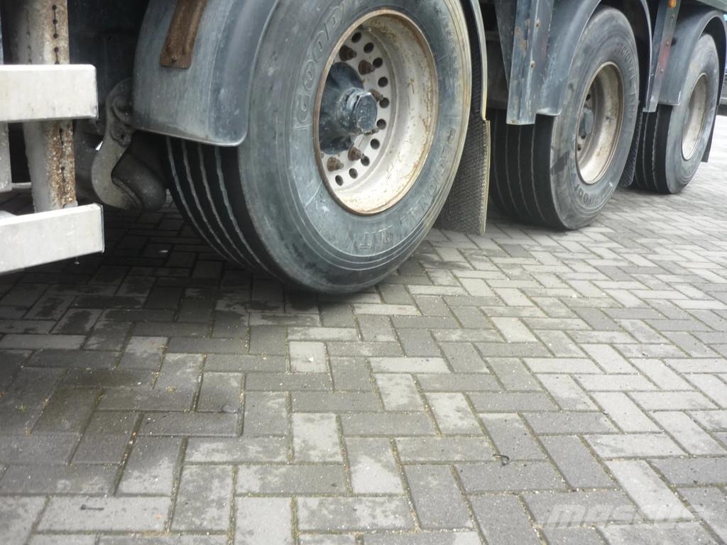 Renders ROC 16.30 Droge stoffen oplegger Met DAF XF Tankopleggers