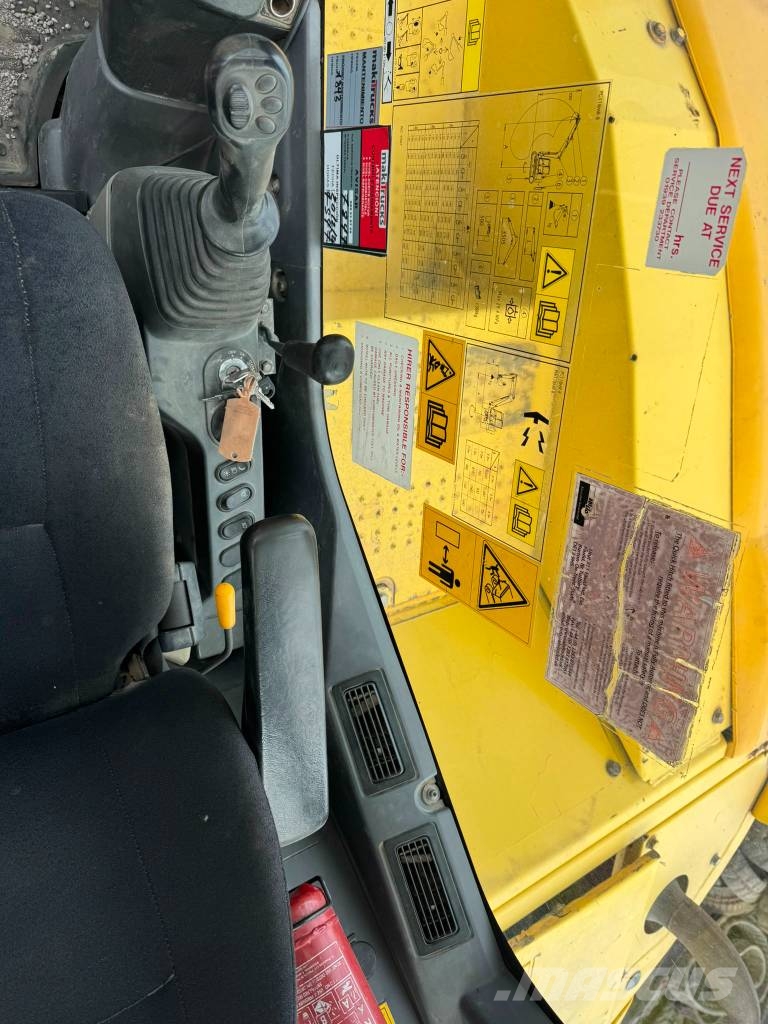 Komatsu PC 118 MR حفارات زحافة