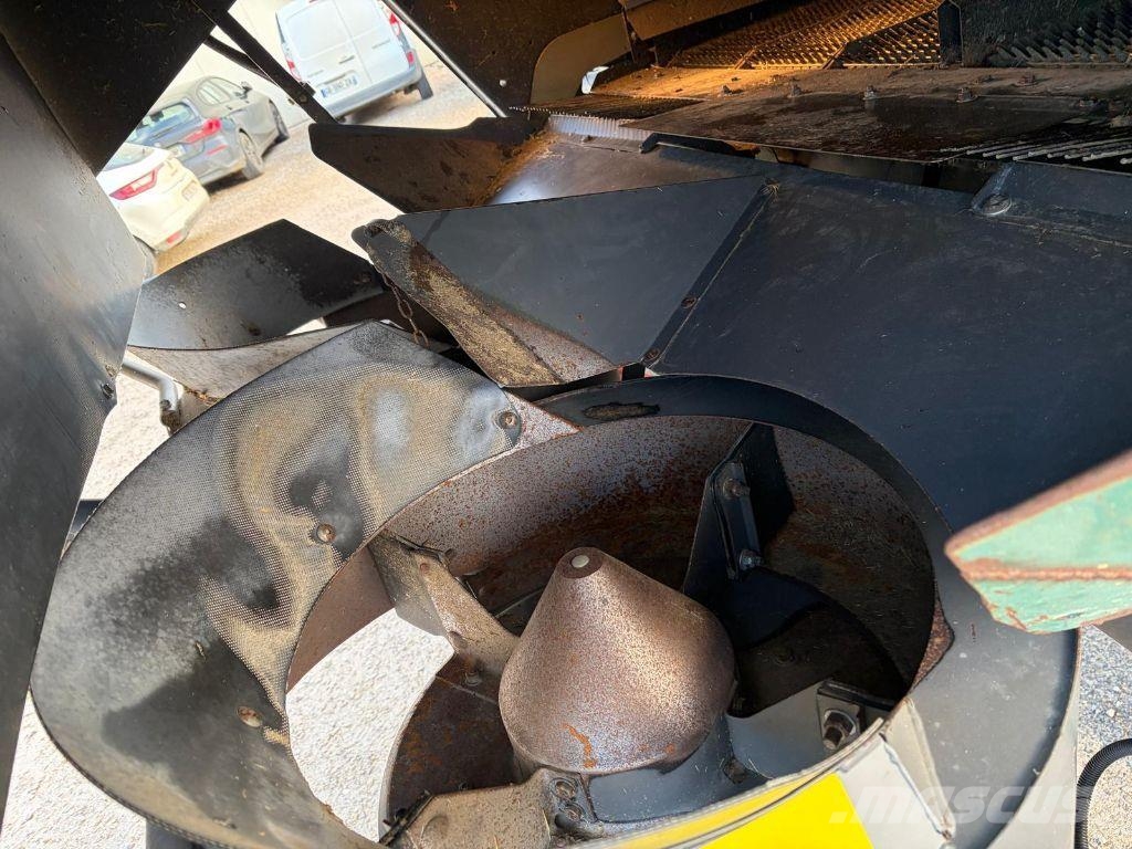 CLAAS LEXION 650 Combine harvesters