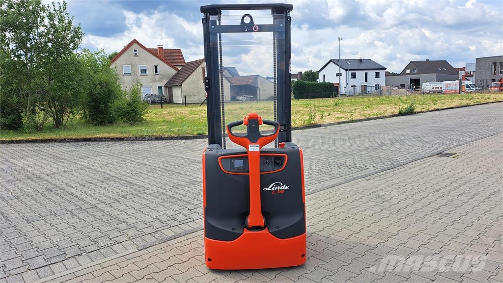 Linde L14i mit 0 Std. 自走式堆積機