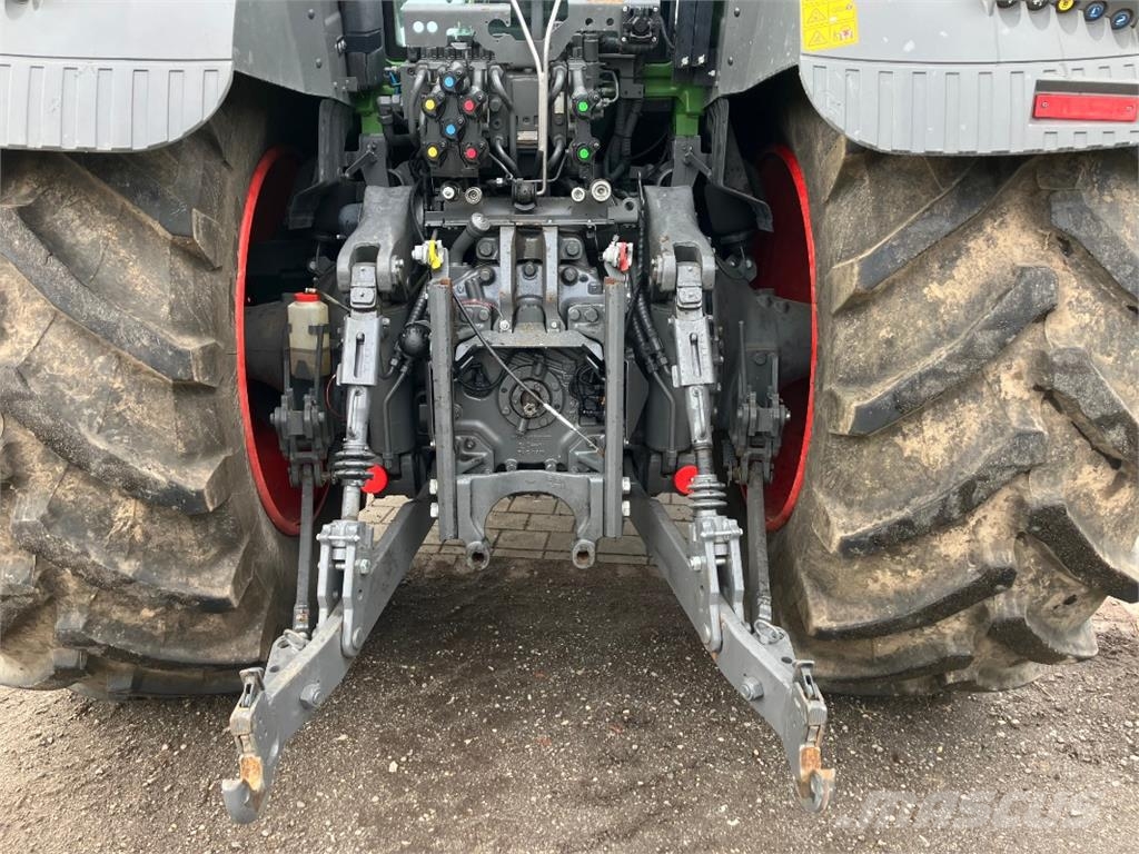Fendt 828 Vario Profi Plus Трактори