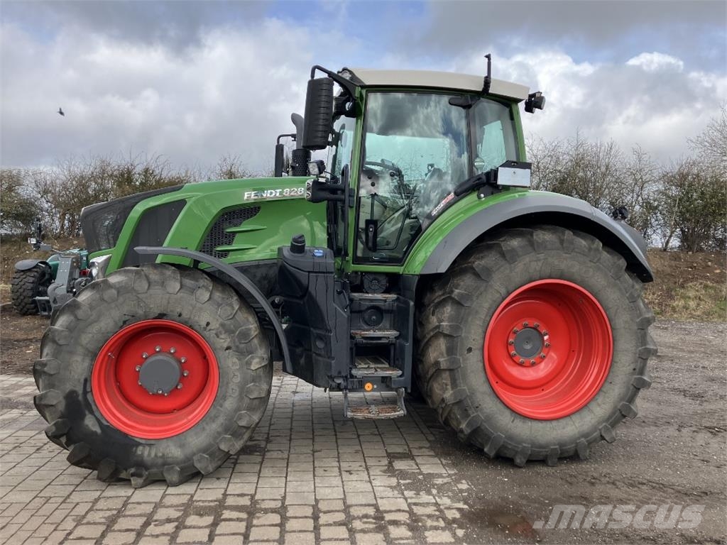 Fendt 828 Vario Profi Plus Трактори