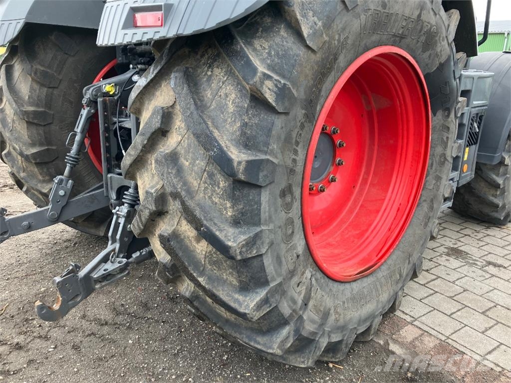Fendt 828 Vario Profi Plus Трактори