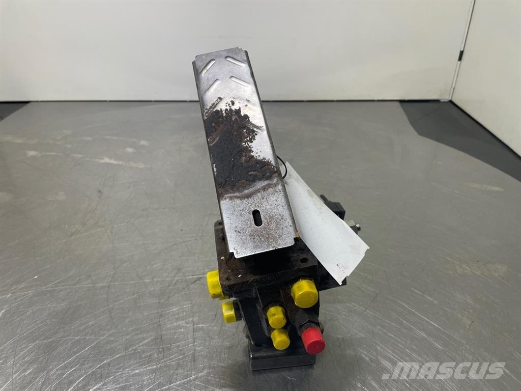 O&K L25.5-Safim 191826/FP3-Brake pedal/Bremspedal Kabine i unutrašnjost
