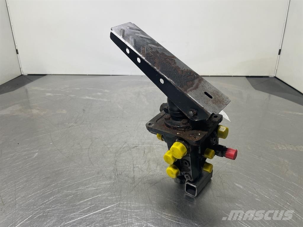 O&K L25.5-Safim 191826/FP3-Brake pedal/Bremspedal Kabine i unutrašnjost