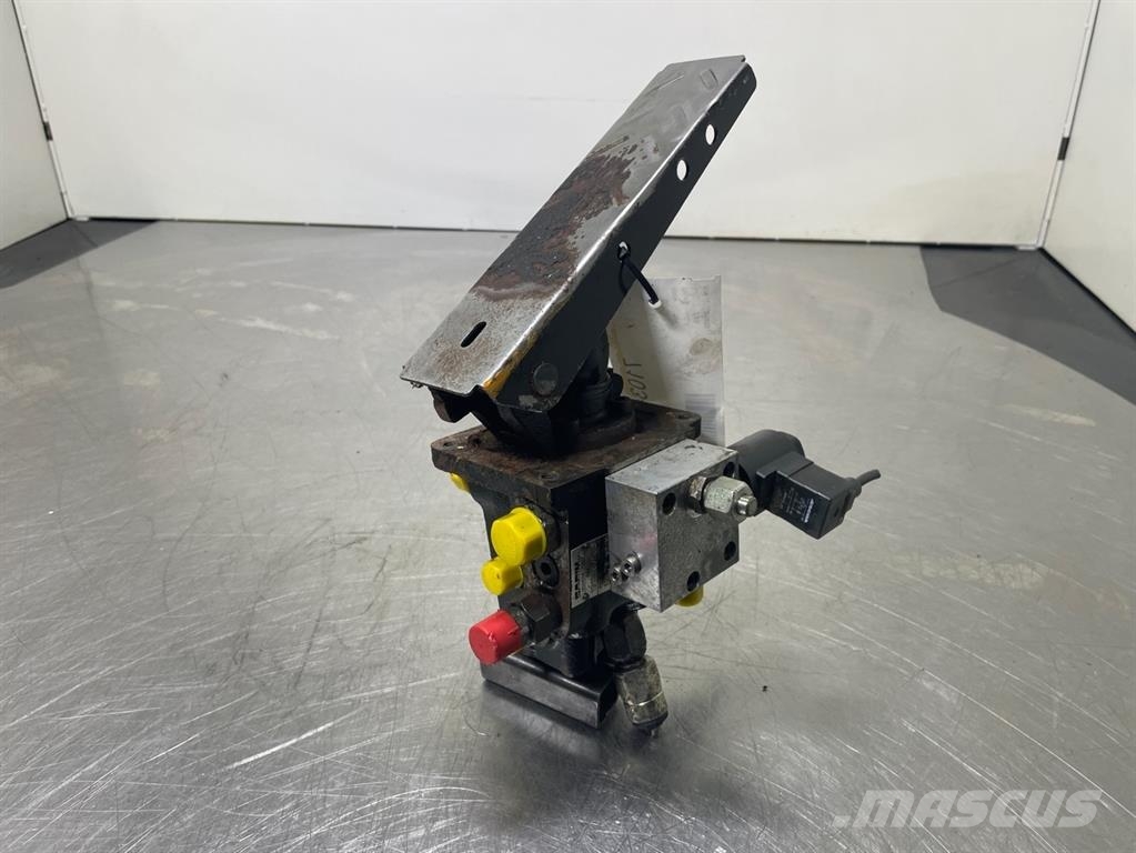 O&K L25.5-Safim 191826/FP3-Brake pedal/Bremspedal Kabine i unutrašnjost