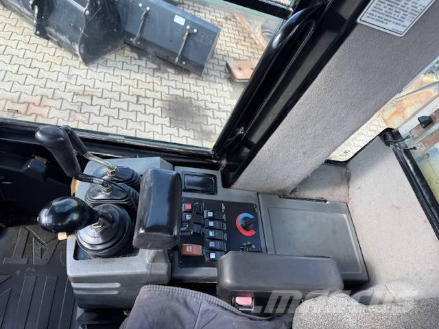 CAT 924 G Kolesni nakladalci