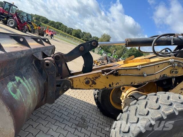 CAT 924 G Kolesni nakladalci