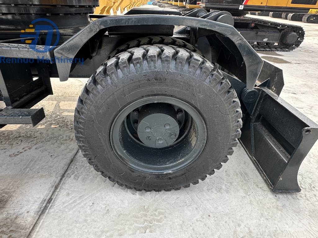 Hyundai 210W-9 Wheeled excavators