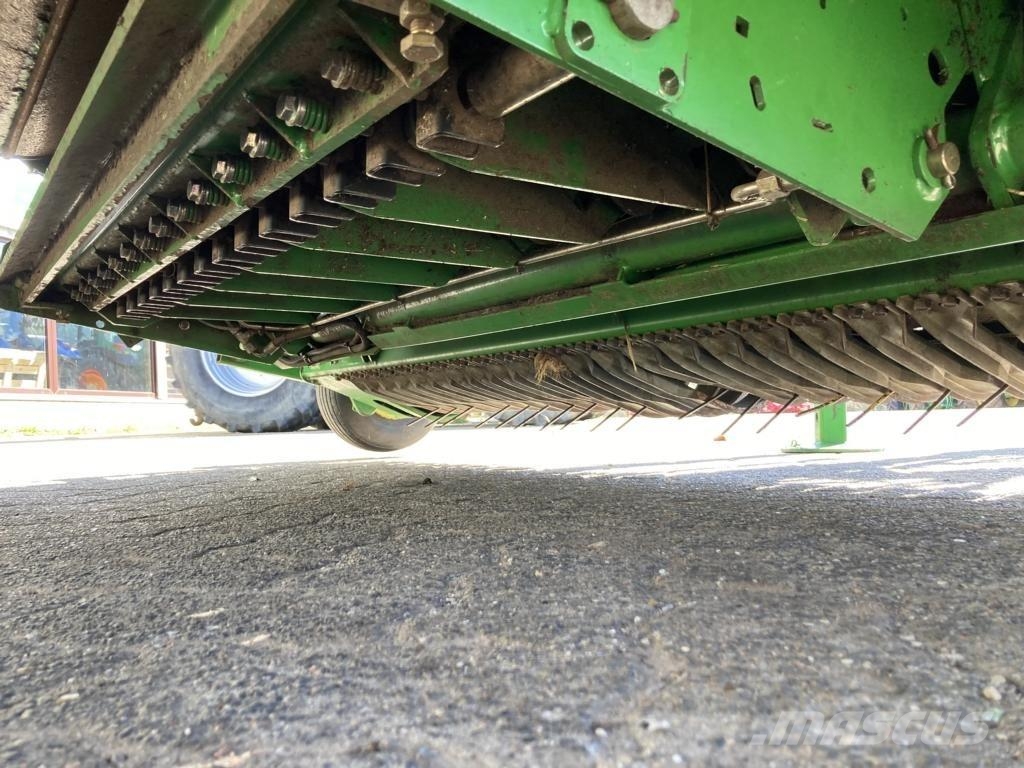 John Deere 854 RUNDBALLENPRESSE Pyöröpaalaimet