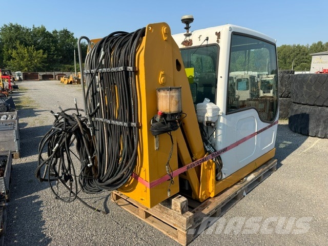 Liebherr A 904 C USED CAB + LIFT Cabine en interieur