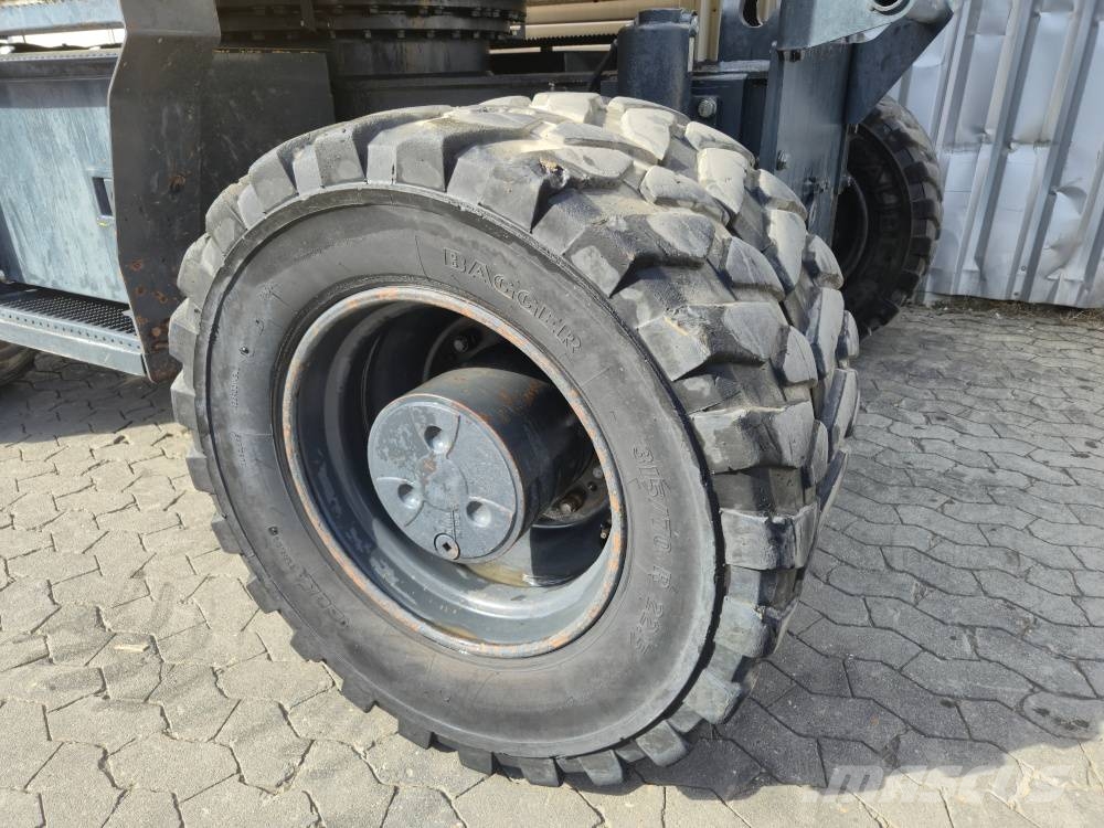 Komatsu PW 180-11 Wheeled excavators