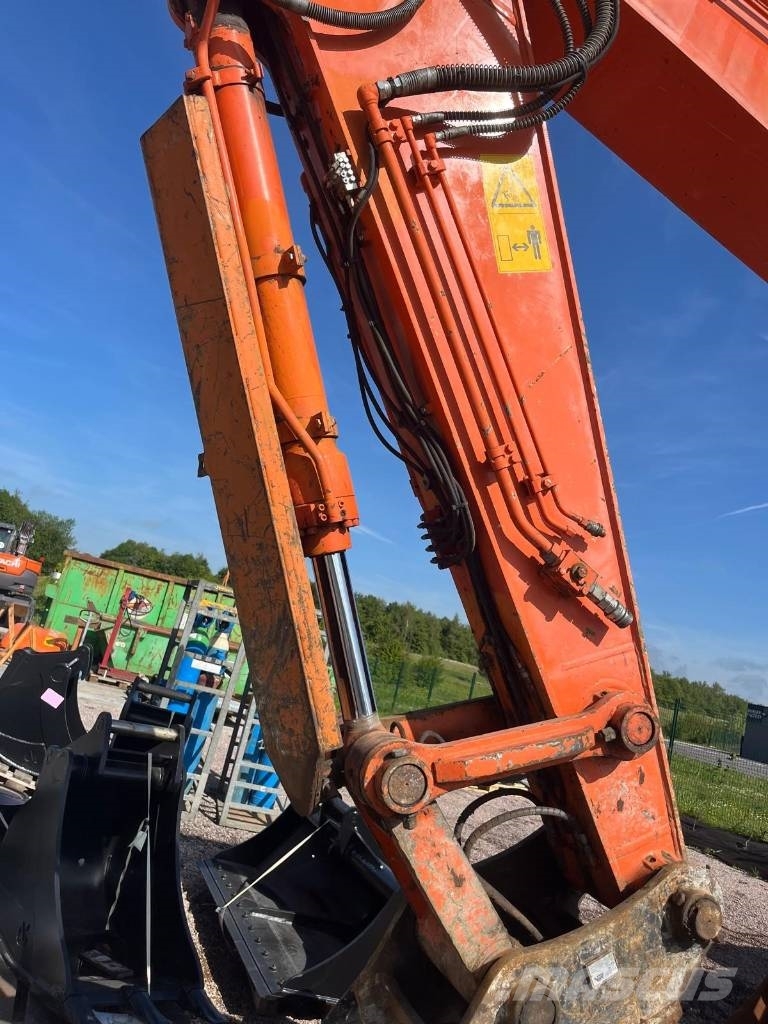Hitachi ZX250LCN حفارات زحافة