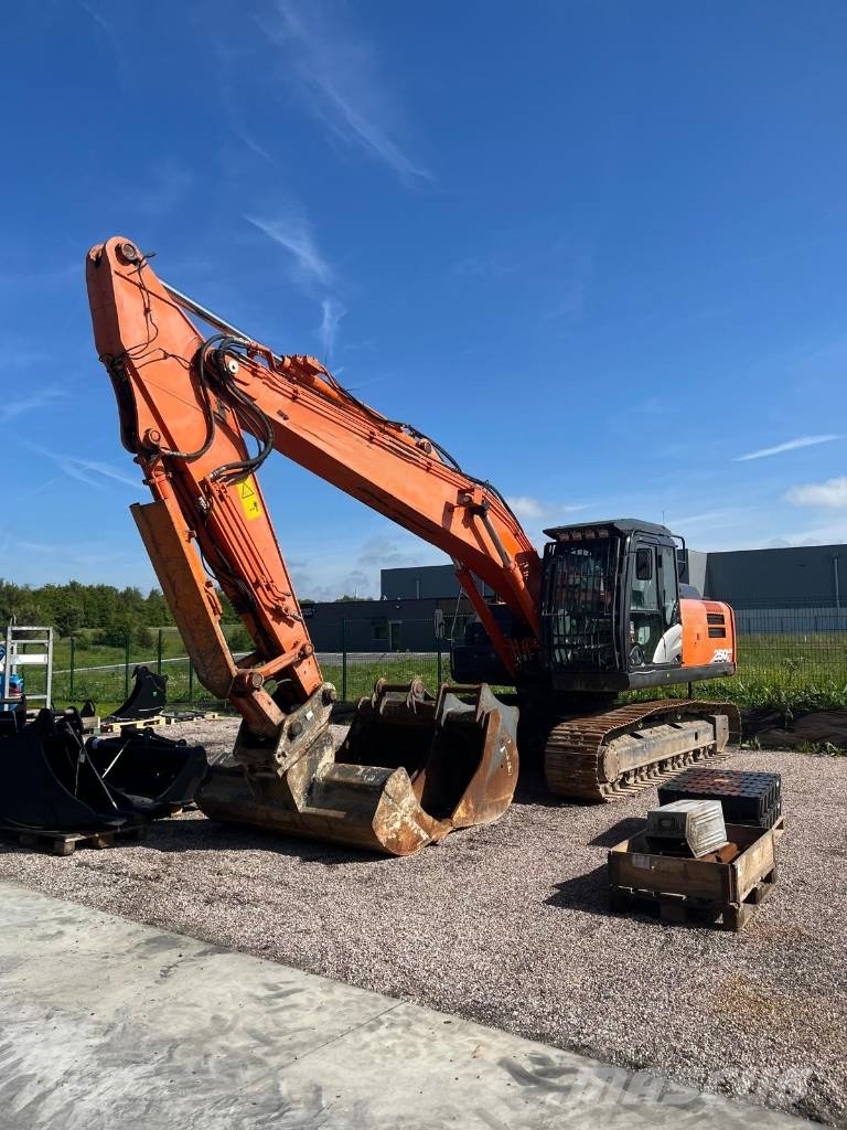 Hitachi ZX250LCN حفارات زحافة