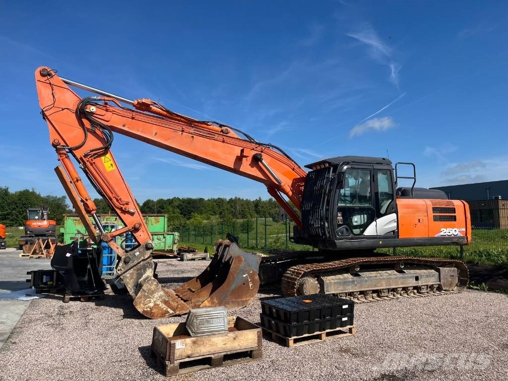 Hitachi ZX250LCN حفارات زحافة