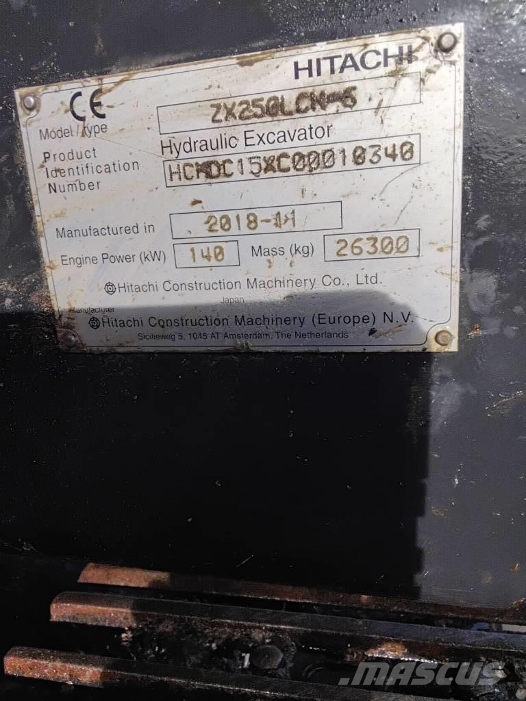 Hitachi ZX250LCN حفارات زحافة