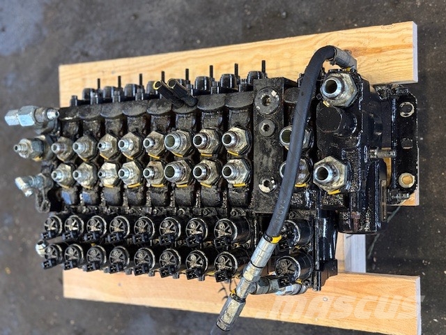 Atlas Copco BOOMER XE 3 PARKER Control Valve - Series L90LS Drilling equipment accessories and spare parts