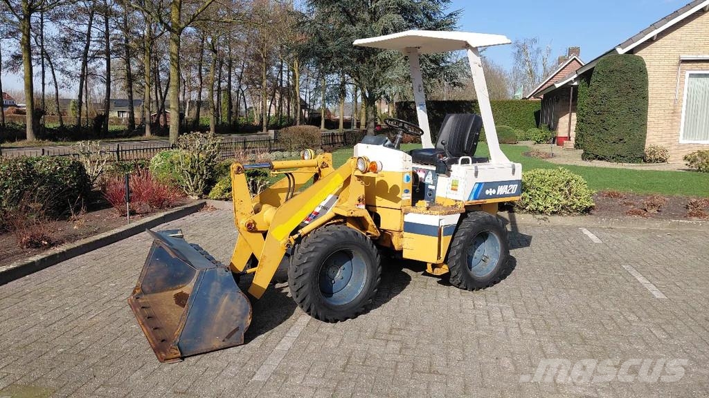 Komatsu WA20-1 only 750 hours لوادر بعجل