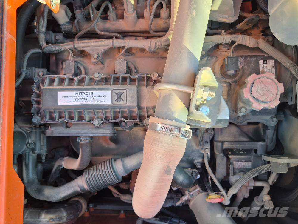 Hitachi ZX 135 US-7 Εκσκαφείς με ερπύστριες