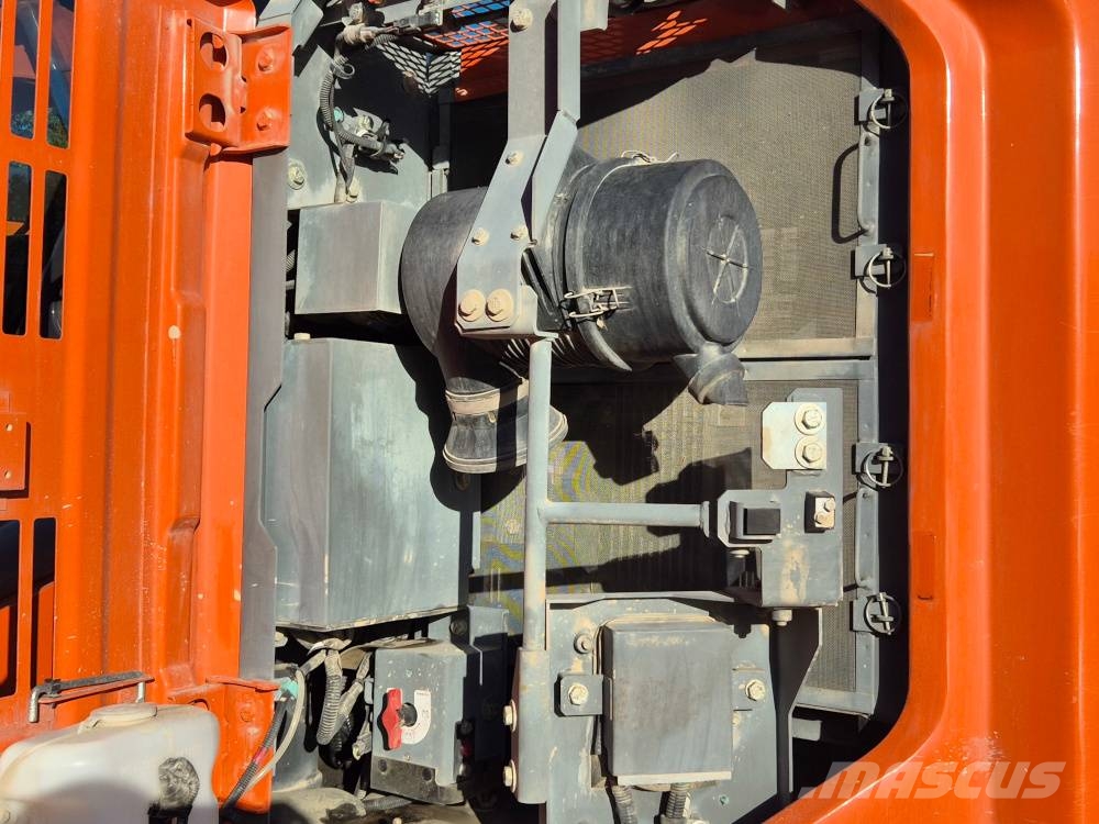 Hitachi ZX 135 US-7 Εκσκαφείς με ερπύστριες