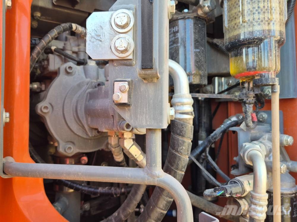Hitachi ZX 135 US-7 Εκσκαφείς με ερπύστριες