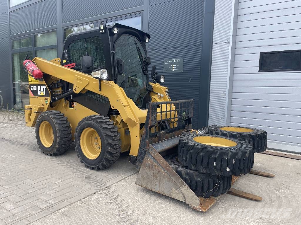 CAT 236D Minilæsser - skridstyret