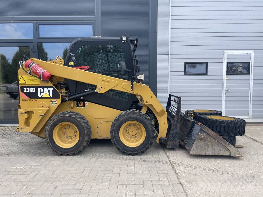 CAT 236D Minilæsser - skridstyret