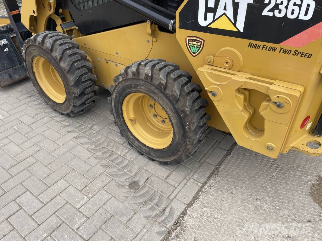 CAT 236D Minilæsser - skridstyret