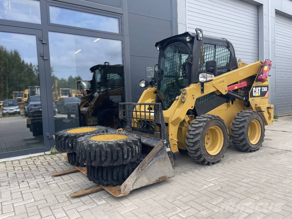 CAT 236D Minilæsser - skridstyret