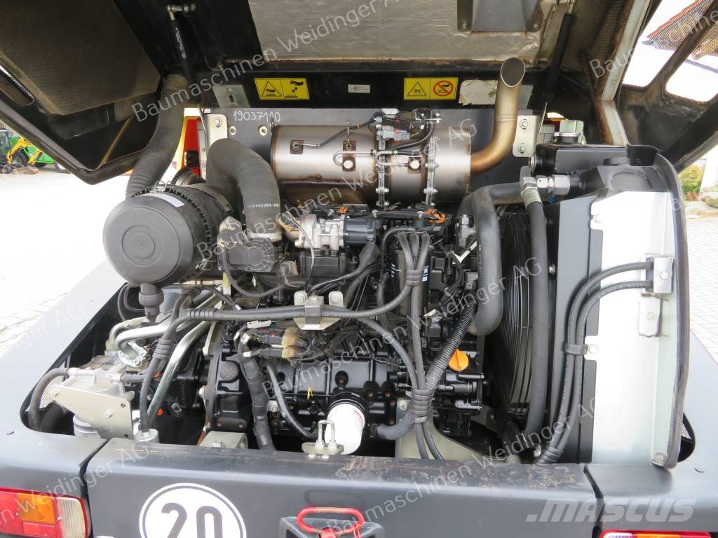 Yanmar V 80 Iekrāvēji uz riteņiem