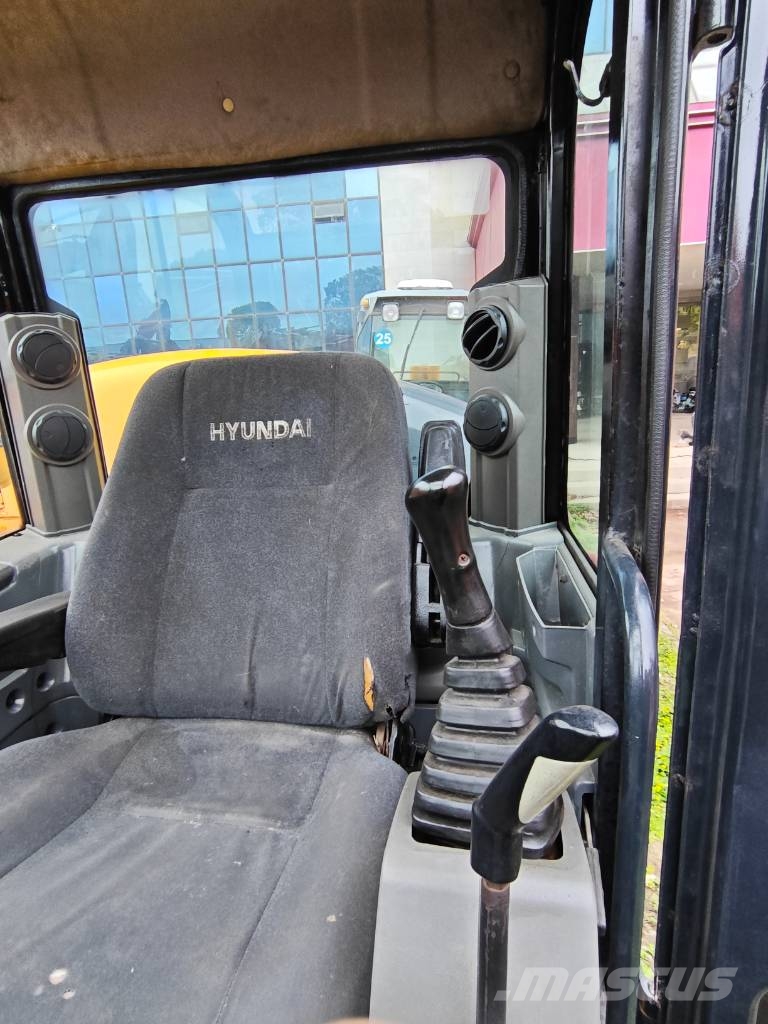 Hyundai 60 W VS Ratiniai ekskavatoriai